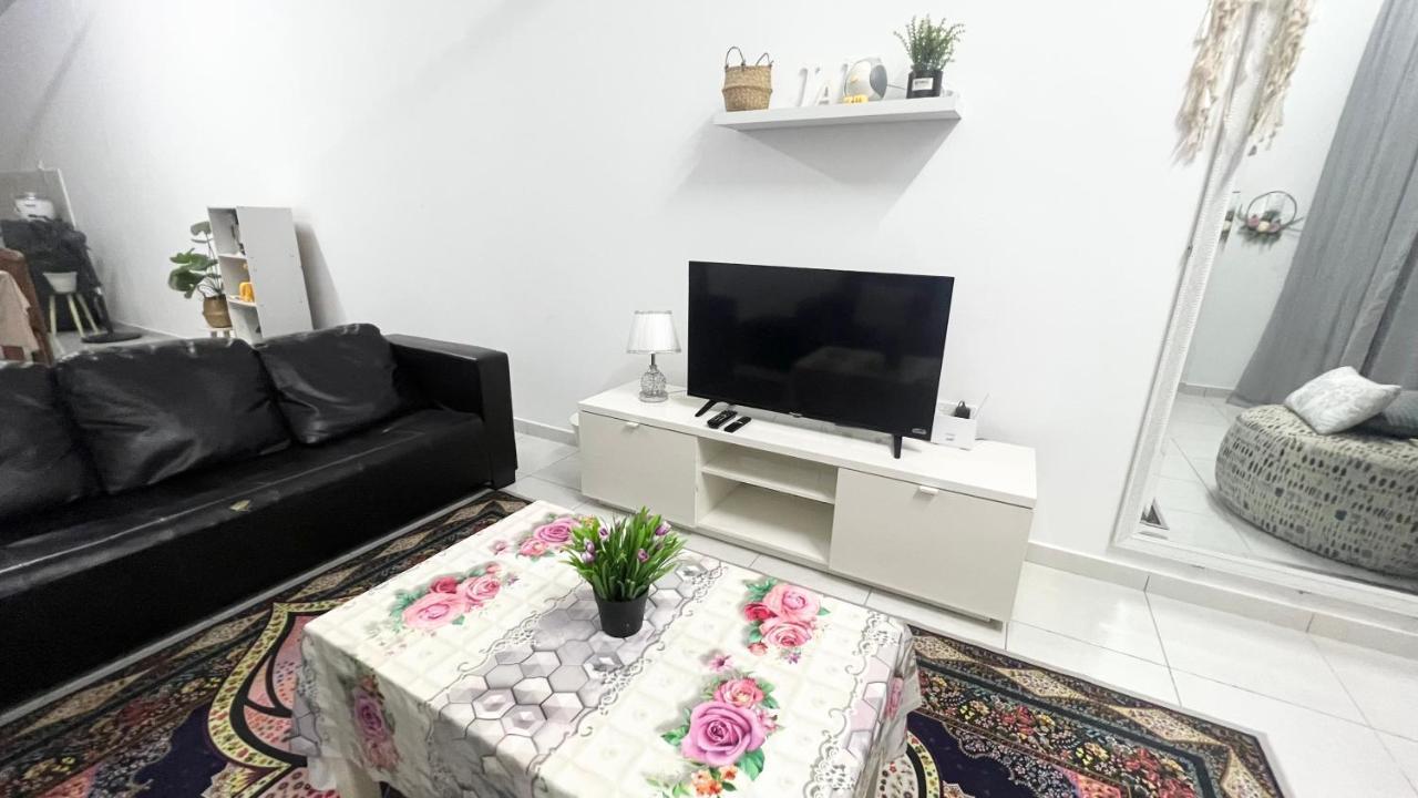 Homestay Near Plaza Tol Bandar Ainsdale Labu ภายนอก รูปภาพ